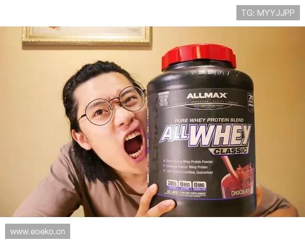 杨千霖家的冰箱里塞满了蛋白粉，连饮料都喝零卡的