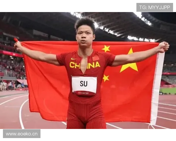 苏炳添穿运动裤逛夜市，掏出一张卡把摊主怀疑人生